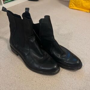 Sleek Black Leather Women's Boots